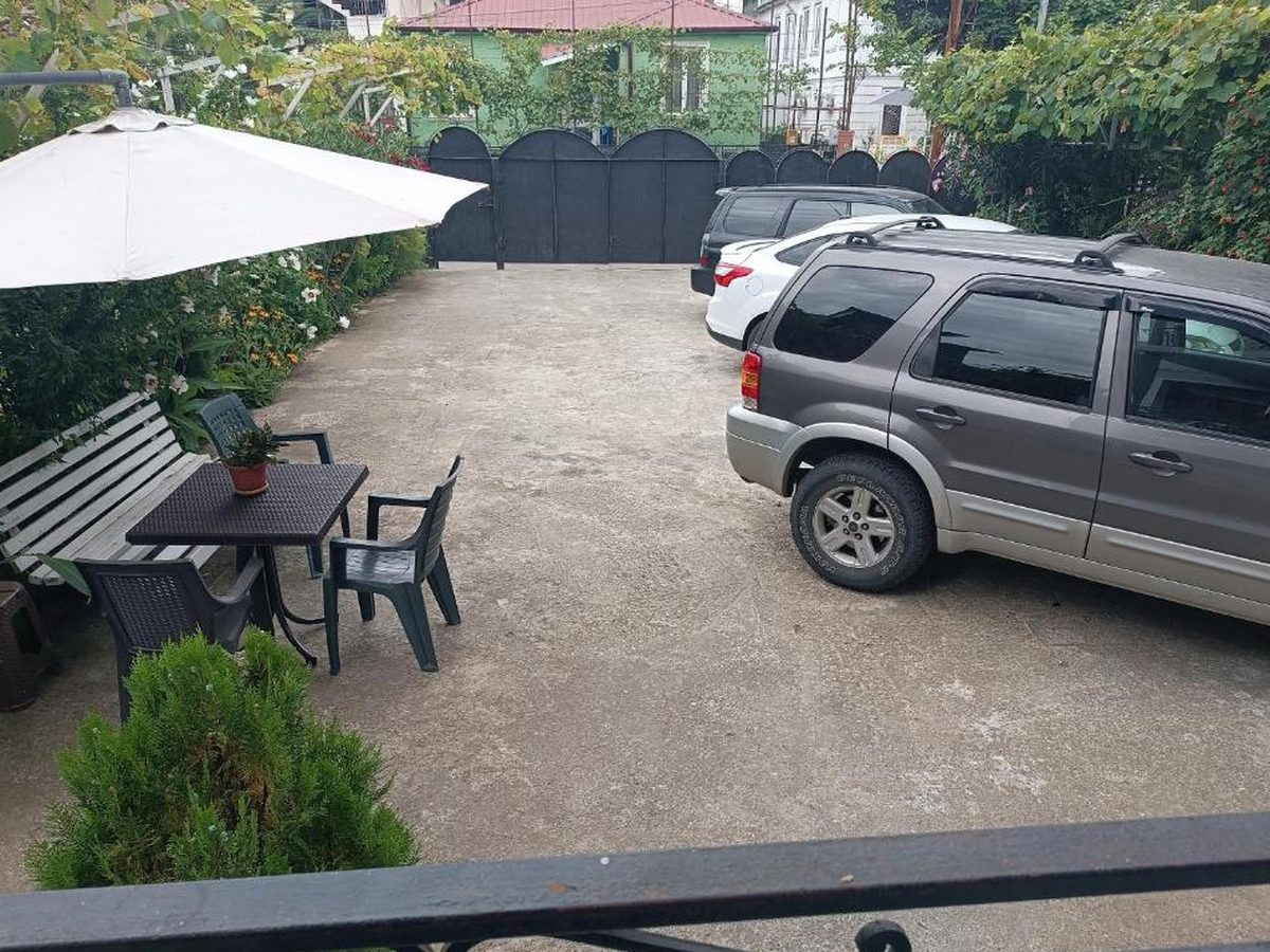 Двор и парковка
